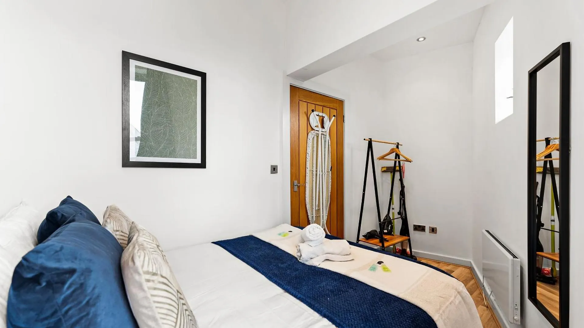 30 Percent Off! Simple 2 Bed In Central Dewsbury -Sleep 4 0*,