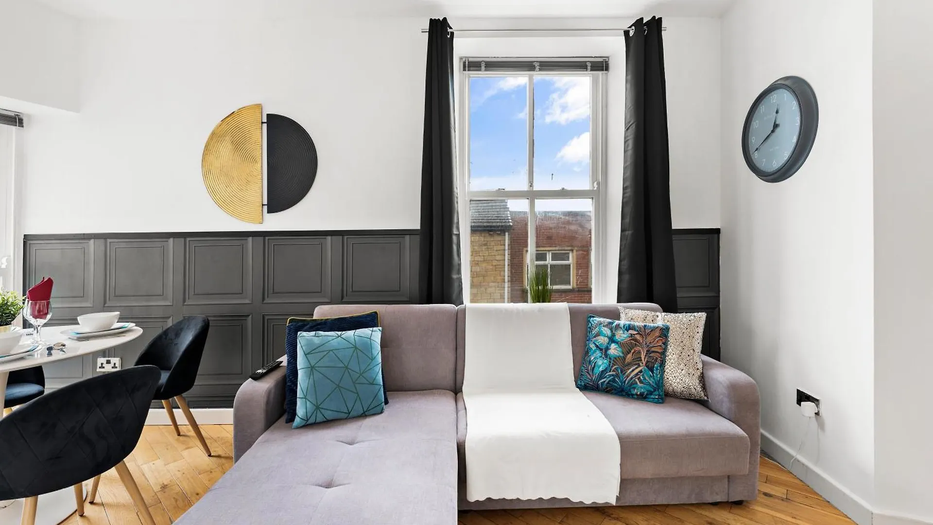 30 Percent Off! Simple 2 Bed In Central Dewsbury -Sleep 4 Apartment