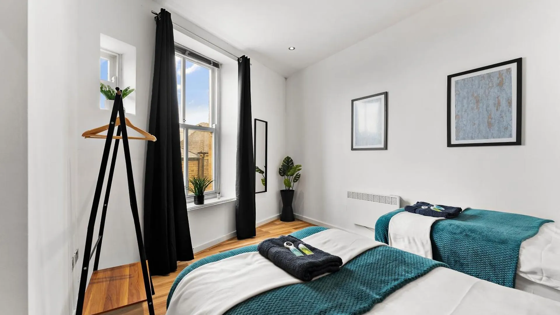 30 Percent Off! Simple 2 Bed In Central Dewsbury -Sleep 4